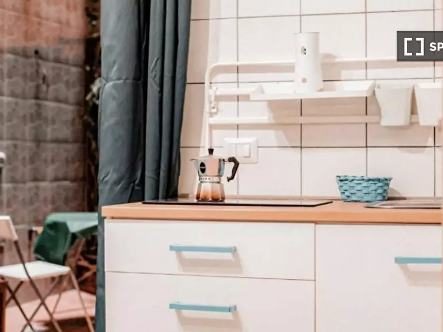 Immagine 9 di Camera condivisa in affitto  in Via Salvator Rosa a Napoli