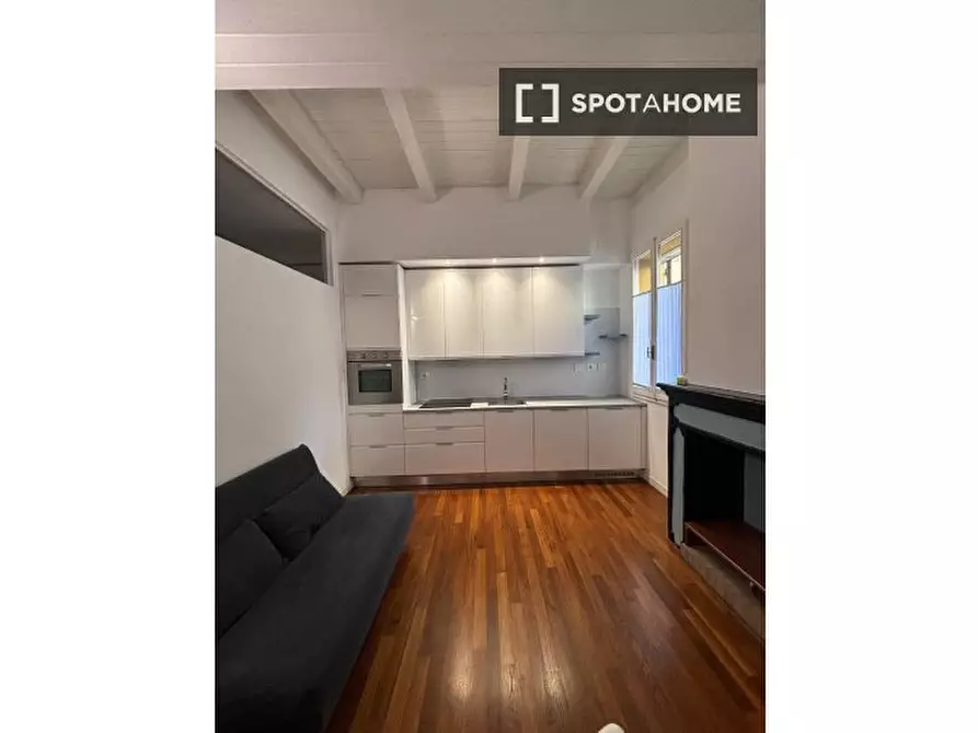 Immagine 2 di Appartamento in affitto  in Via del Borgo di S. Pietro a Bologna