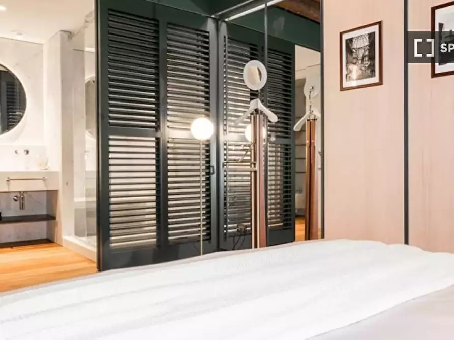 Immagine 13 di Appartamento in affitto  in Via Monte Napoleone a Milano