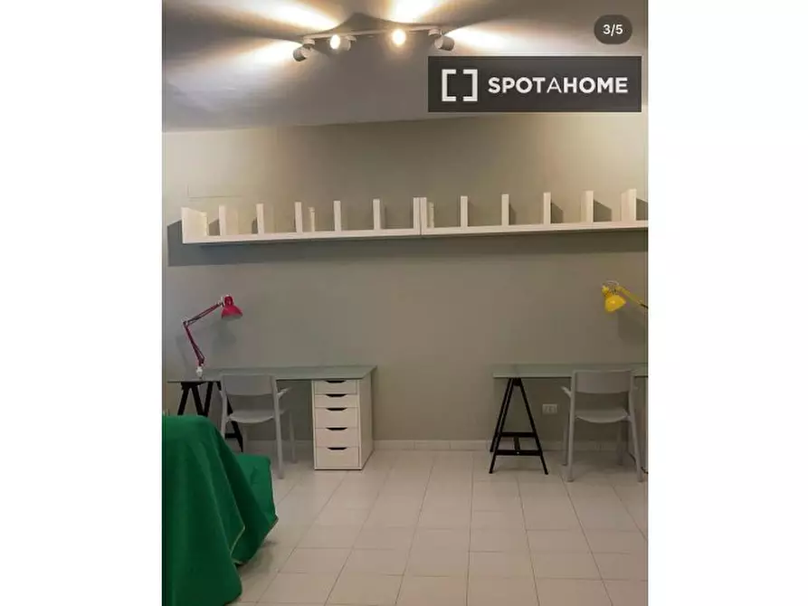 Immagine 4 di Camera condivisa in affitto  in Via Pasquale Frustaci a Napoli