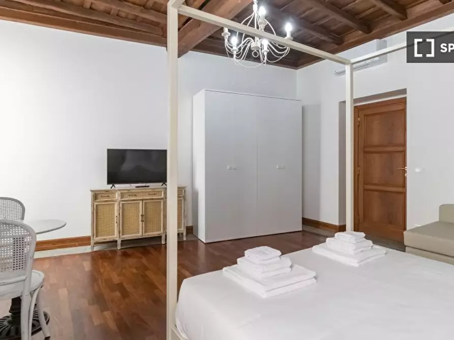 Immagine 12 di Appartamento in affitto  in Via Dei Cappuccini a Roma