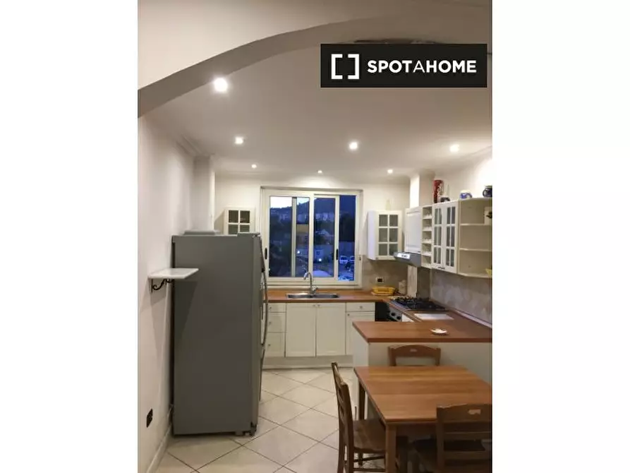 Immagine 17 di Camera condivisa in affitto  in Via Mario Gigante a Napoli