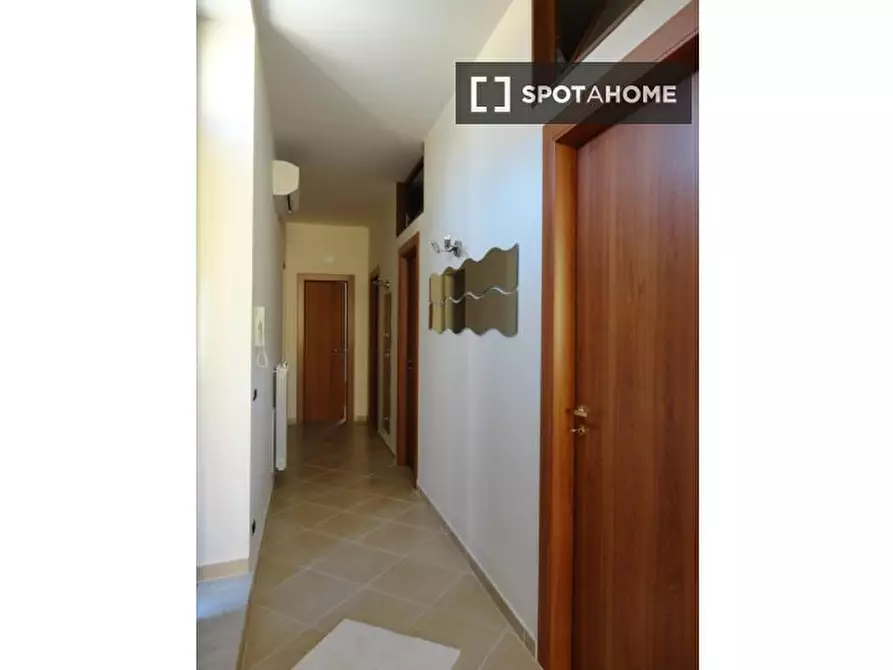 Immagine 10 di Camera condivisa in affitto  in Piazzetta Luigi Settembrini a Napoli