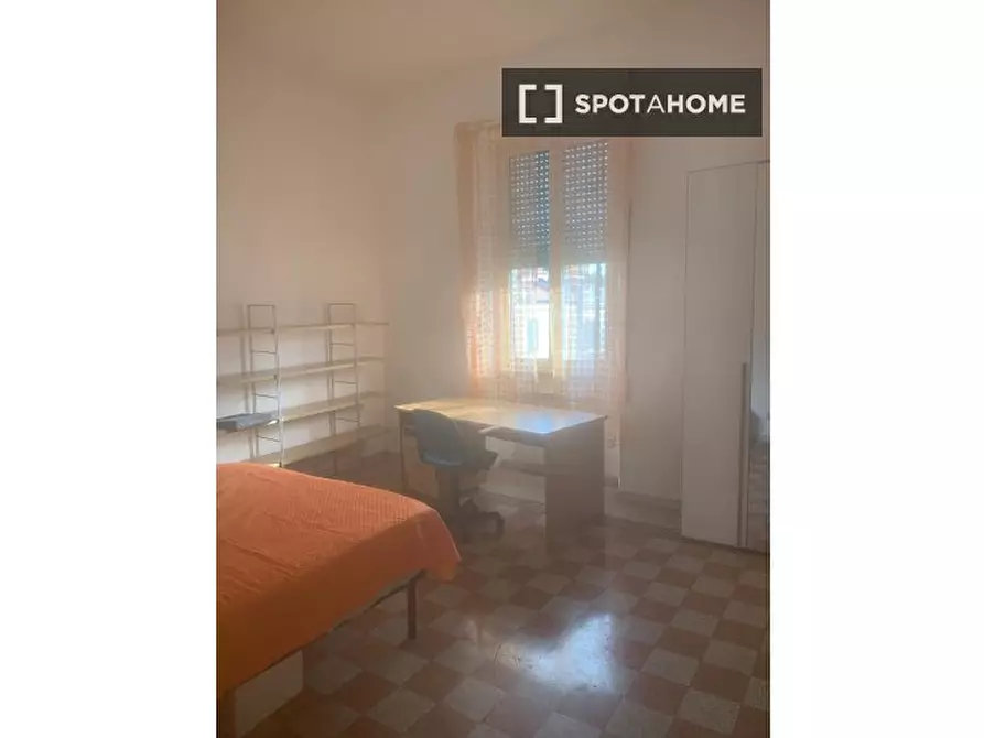 Immagine 2 di Camera condivisa in affitto  in Via Agrigento a Roma