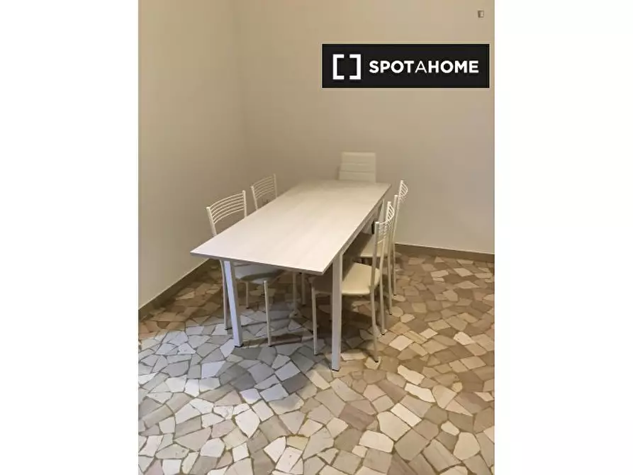 Immagine 10 di Camera condivisa in affitto  in Via Fossolo a Bologna