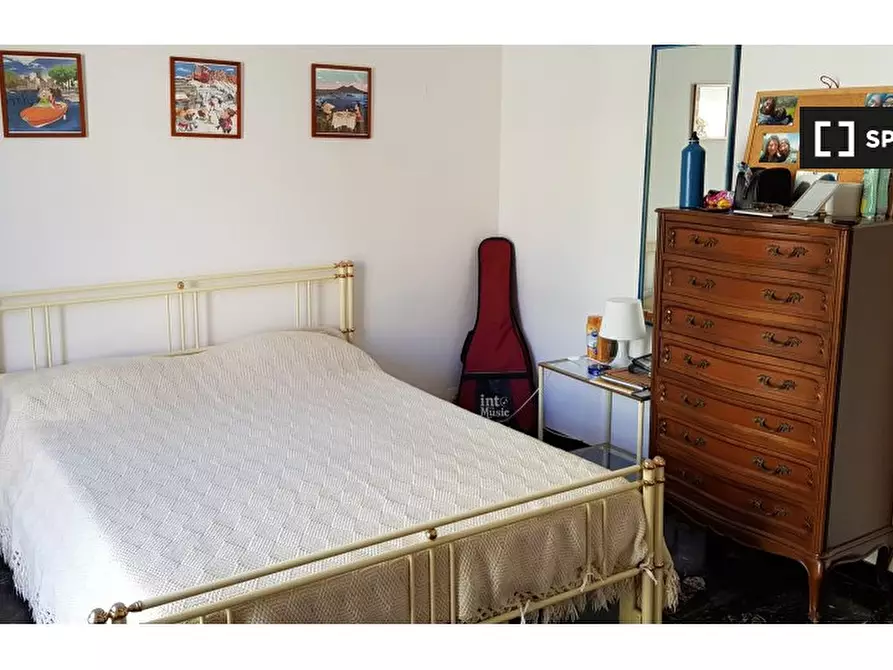 Immagine 3 di Camera condivisa in affitto  in Via Achille Neri a Genova