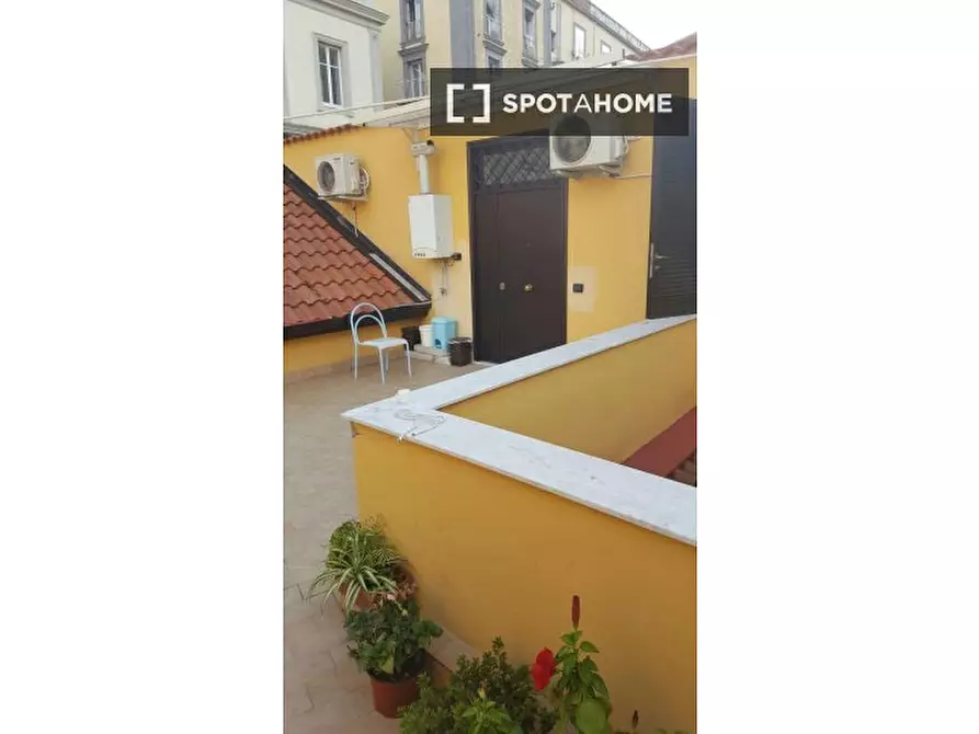 Immagine 15 di Camera condivisa in affitto  in Piazzetta Luigi Settembrini a Napoli