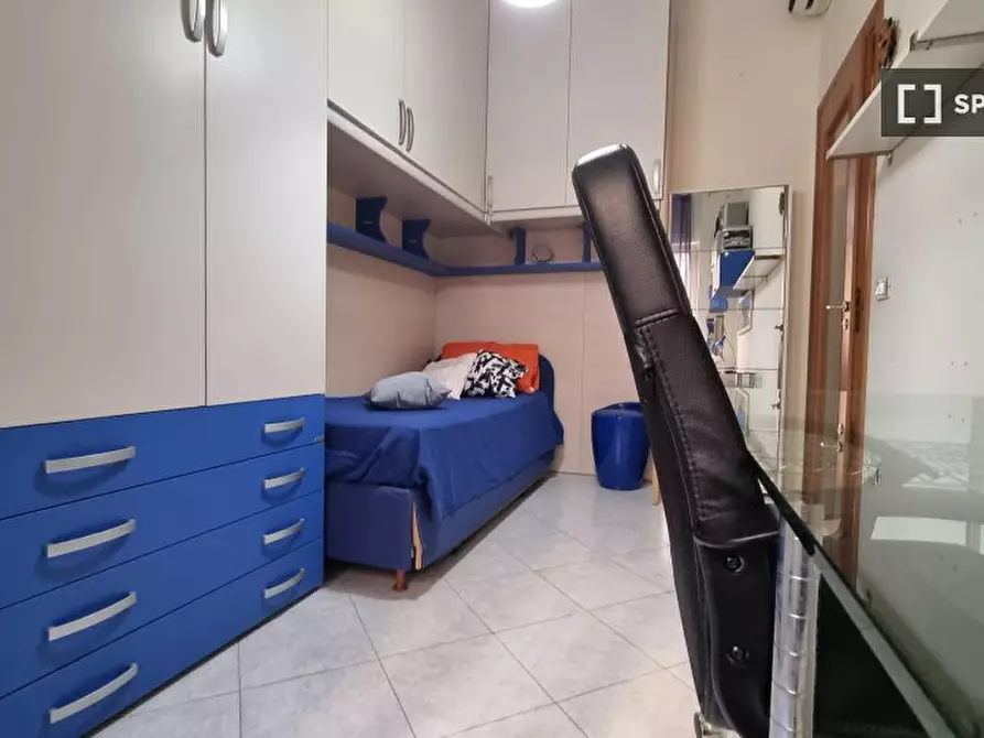 Immagine 3 di Camera condivisa in affitto  in Via Pompeo Magno n. a Casandrino