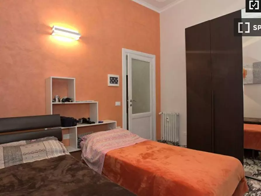 Immagine 2 di Camera condivisa in affitto  in Via Albalonga a Roma