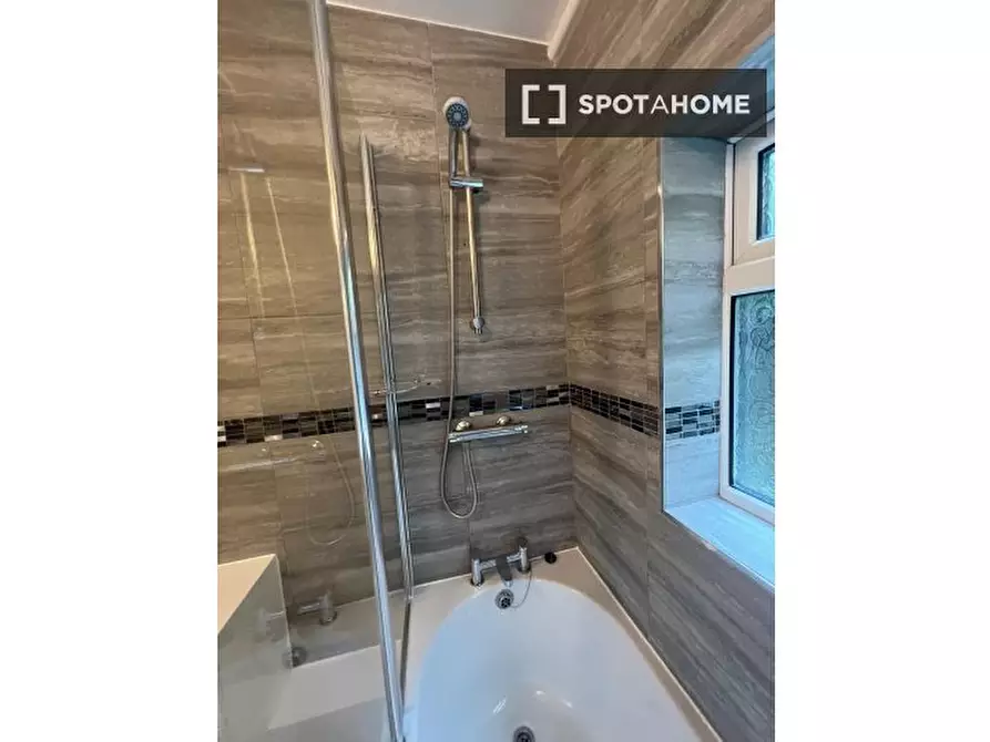 Immagine 10 di Camera condivisa in affitto  in Silverthorne Road a Lambeth