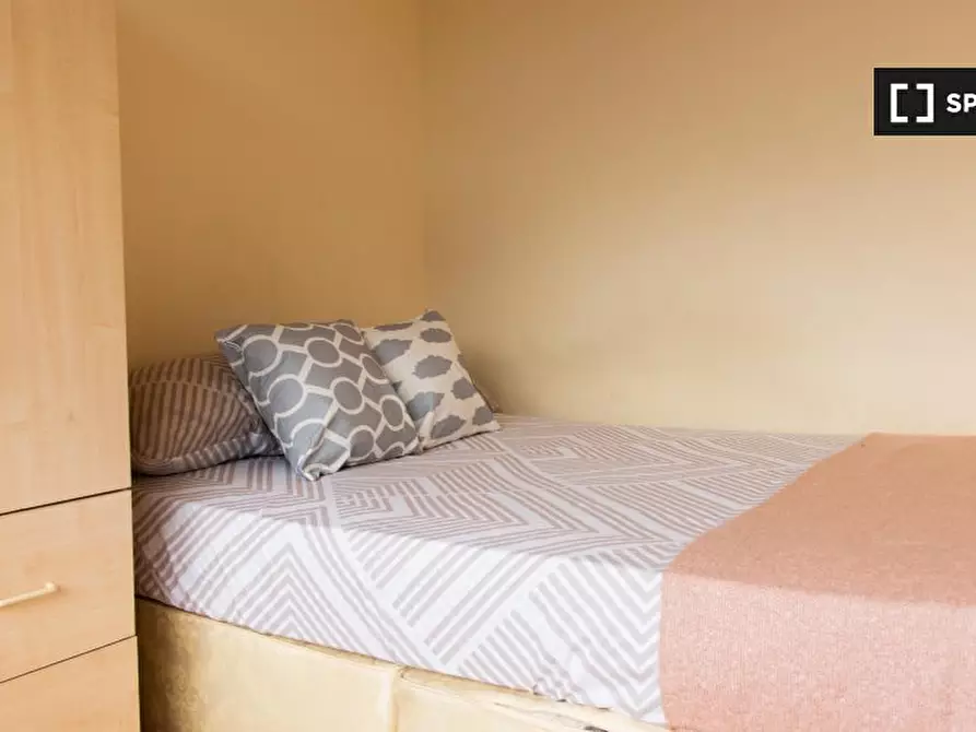 Immagine 2 di Camera condivisa in affitto  in flat a Poplar
