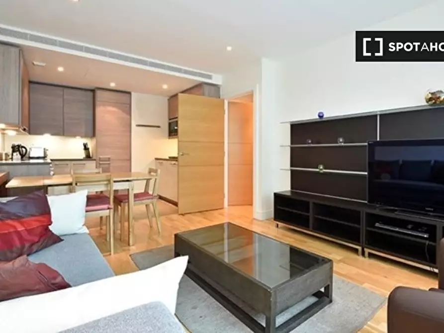 Immagine 1 di Appartamento in affitto  in St George’s Wharf  tower a Lambeth