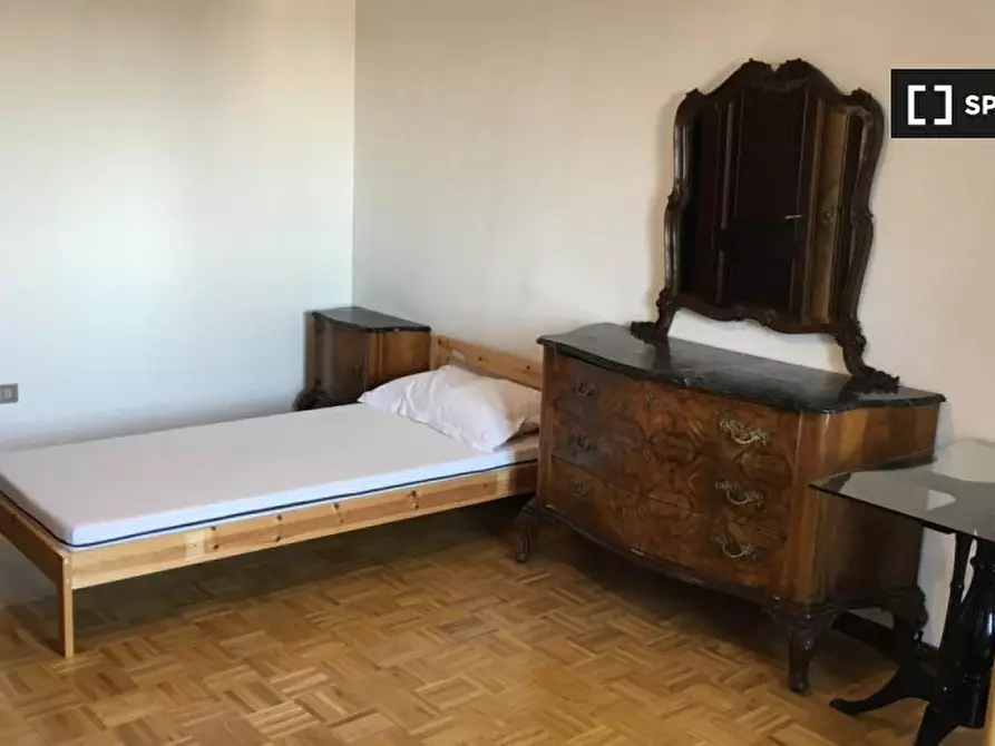 Immagine 3 di Camera condivisa in affitto  in Via San Donato a Bologna