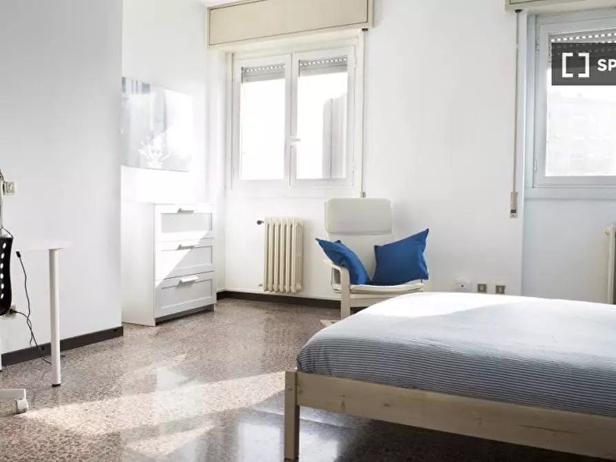 Immagine 2 di Camera condivisa in affitto  in Via Federico Engels a Milano