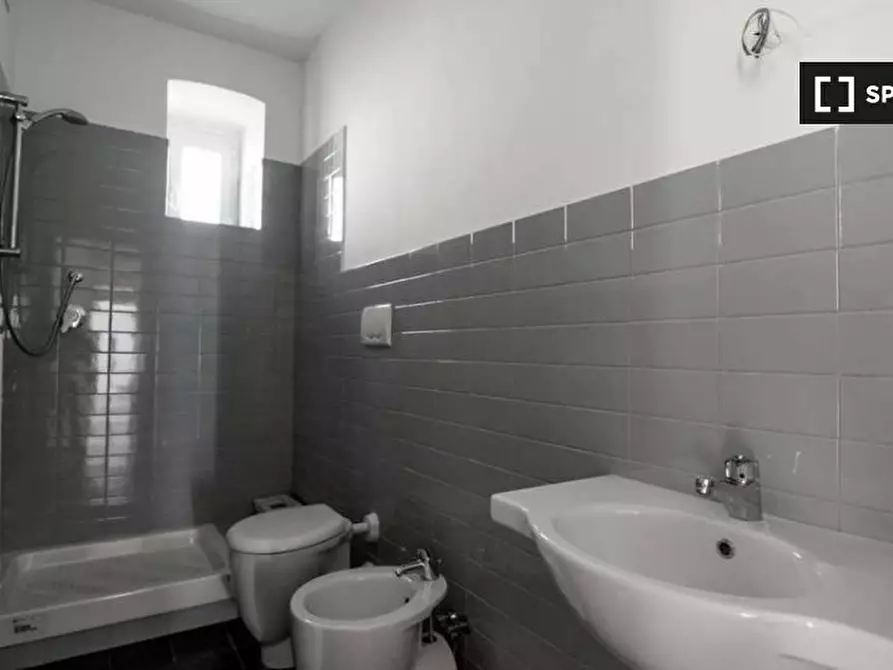 Immagine 10 di Camera condivisa in affitto  in Via Venezia a Genova