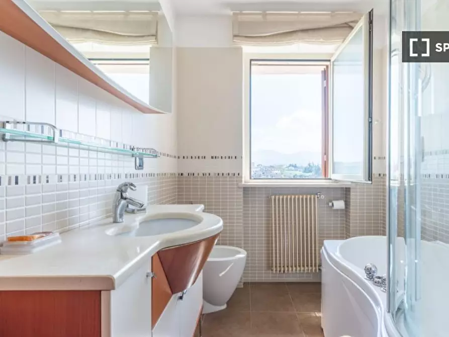 Immagine 8 di Camera condivisa in affitto  in Via Lentini a Roma