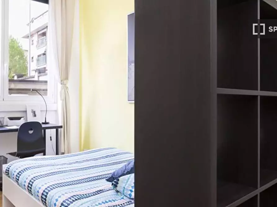 Immagine 5 di Camera condivisa in affitto  in Via Legnone a Milano