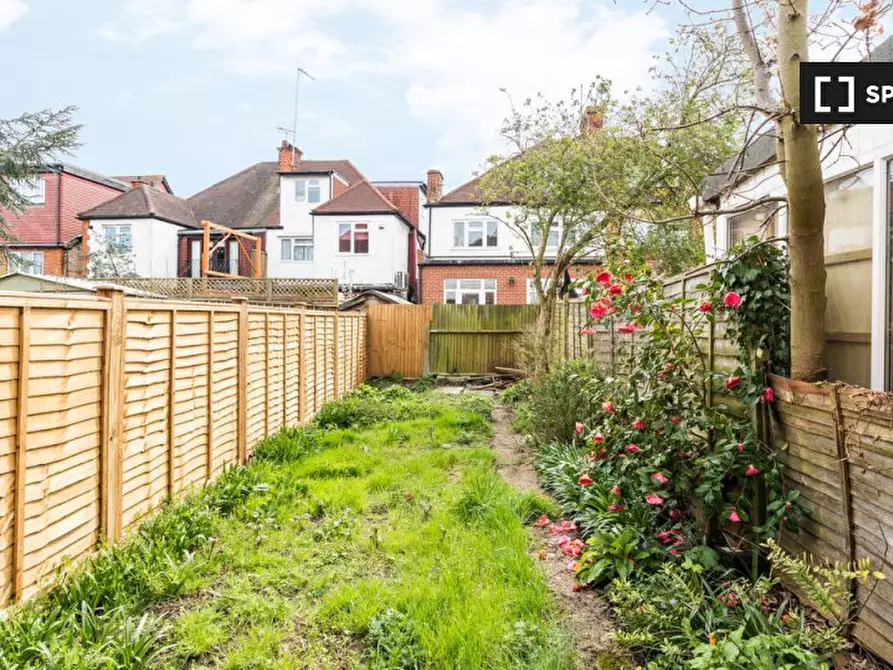 Immagine 18 di Appartamento in affitto  in Ambrose Ave a Barnet