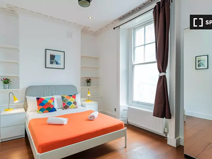 Immagine 5 di Appartamento in affitto  in Mornington St a Camden Town