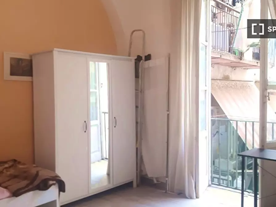 Immagine 1 di Camera condivisa in affitto  in Vico Gabella della Farina a Napoli