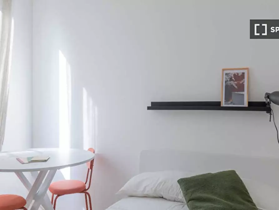 Immagine 2 di Camera condivisa in affitto  in Viale Carlo Espinasse a Milano