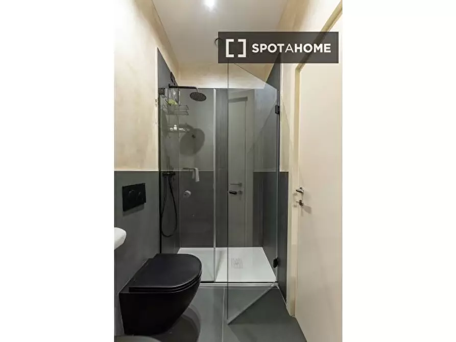 Immagine 10 di Camera condivisa in affitto  in Via Faenza a Firenze