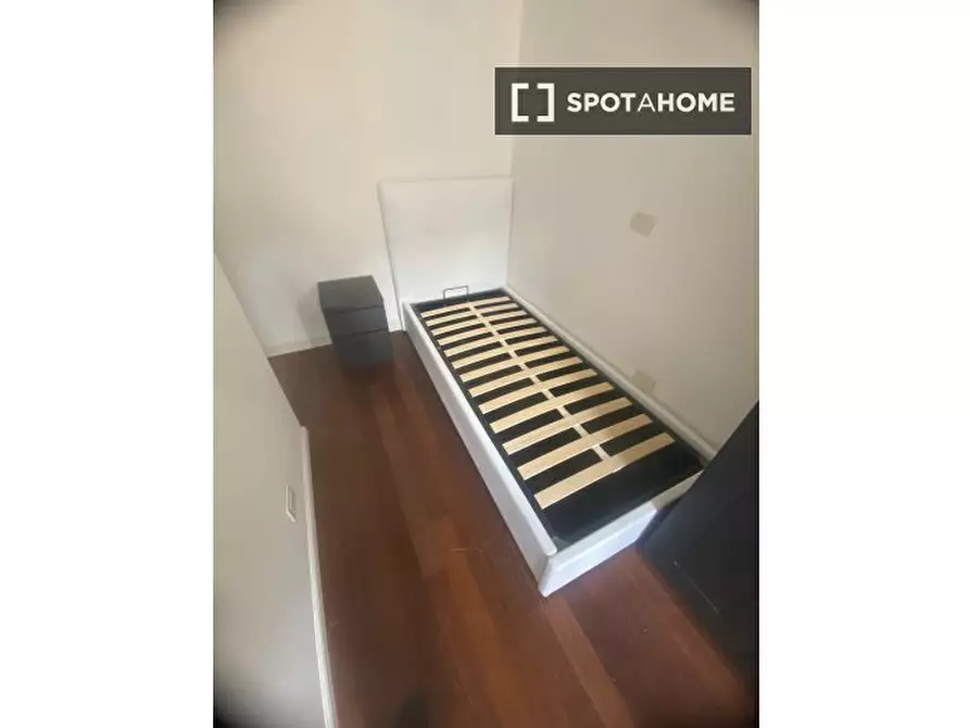 Immagine 2 di Camera condivisa in affitto  in Via Giovanni Brugnoli a Bologna