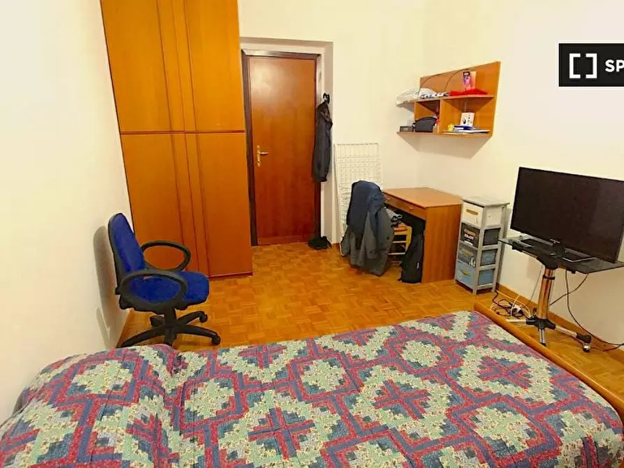 Immagine 11 di Camera condivisa in affitto  in Via Renato Simoni a Roma