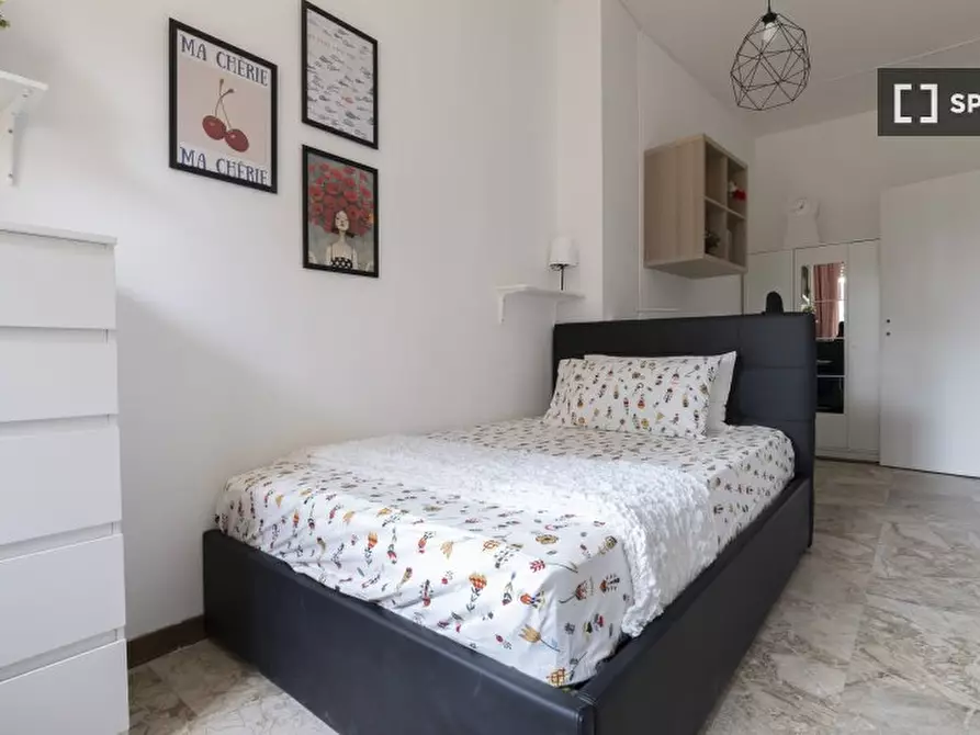 Immagine 2 di Camera condivisa in affitto  in Viale Francesco Restelli a Milano
