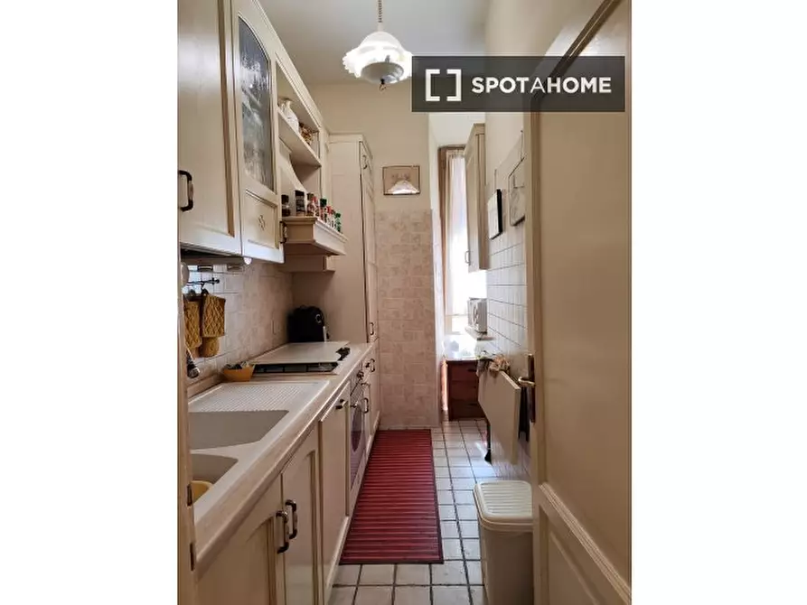 Immagine 8 di Camera condivisa in affitto  in Via Francesco Valesio a Roma