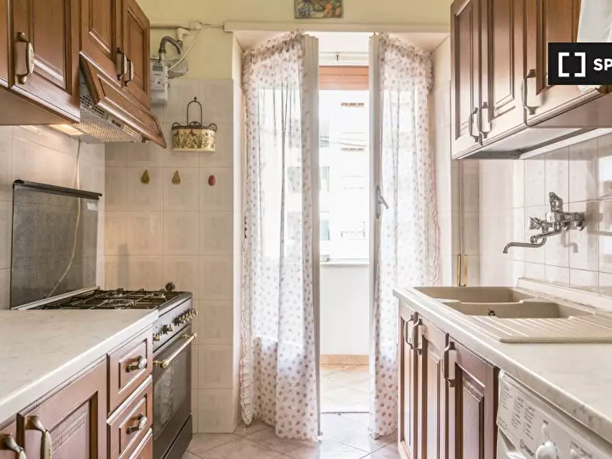 Immagine 16 di Camera condivisa in affitto  in Via Statilio Ottato a Roma