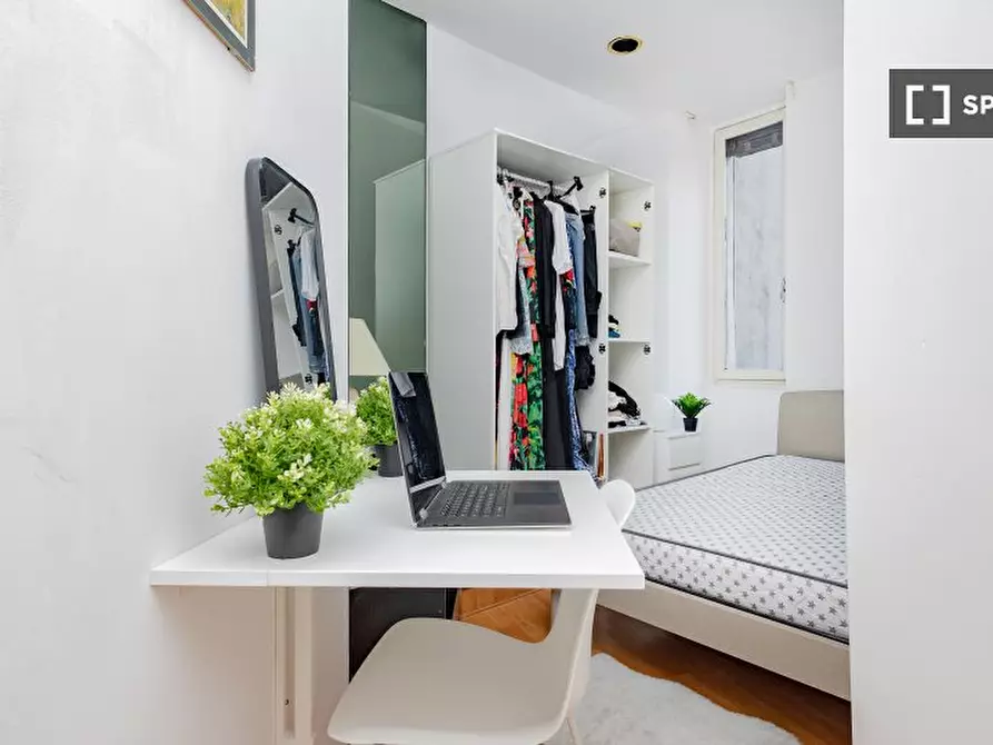 Immagine 4 di Camera condivisa in affitto  in Via Cesare Battisti a Milano