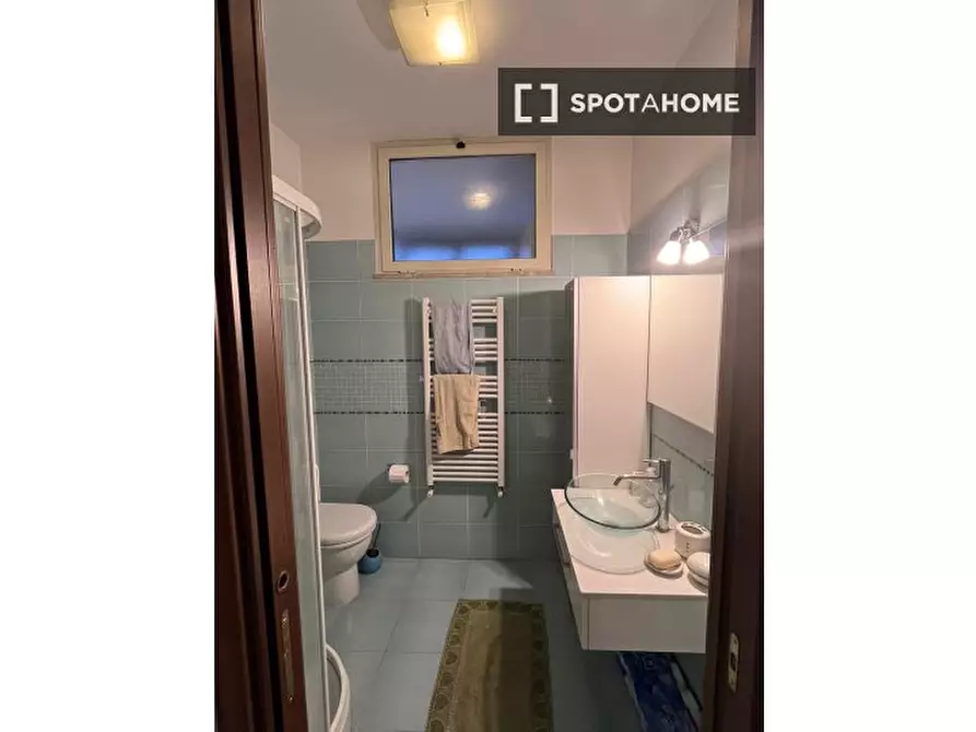 Immagine 16 di Camera condivisa in affitto  in Viale Londra a Roma