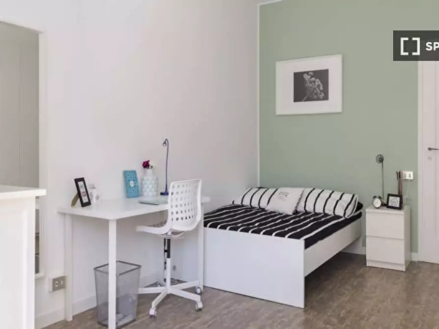 Immagine 1 di Camera condivisa in affitto  in Via Luigi Luzzatti a Milano