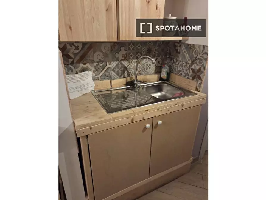 Immagine 9 di Camera condivisa in affitto  in Via Silvio Benco a Roma