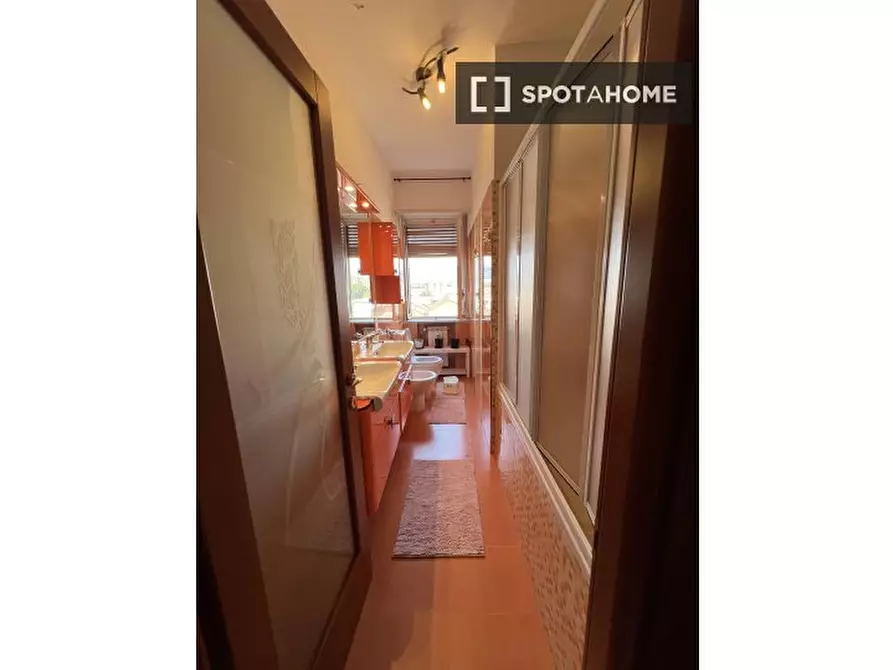 Immagine 5 di Appartamento in affitto  in Via Monte Rosa a Torino