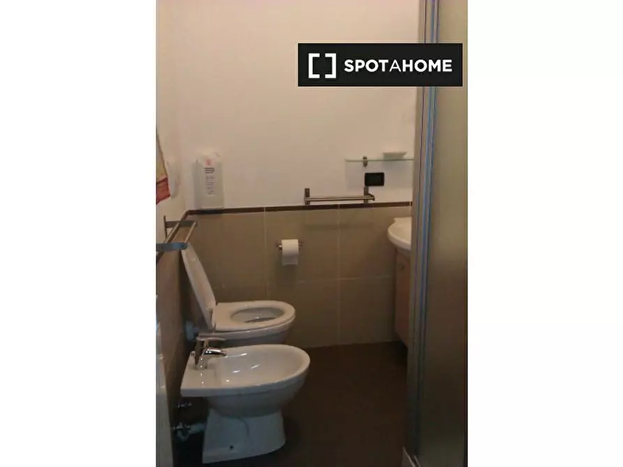 Immagine 13 di Camera condivisa in affitto  in Via di Santa Croce a Genova