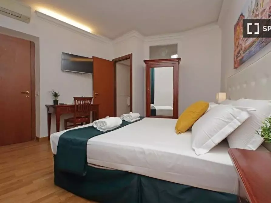 Immagine 8 di Camera condivisa in affitto  in Via Piave a Roma