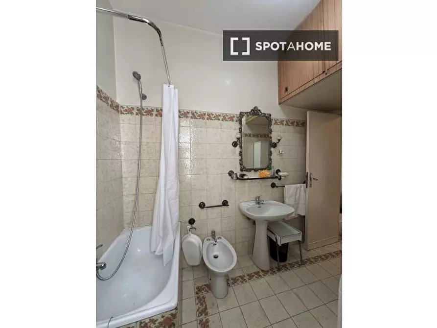 Immagine 9 di Camera condivisa in affitto  in Viale Opita Oppio a Roma