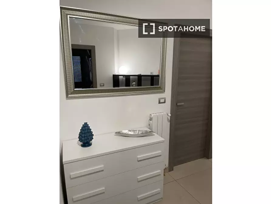 Immagine 9 di Camera condivisa in affitto  in Via Pasquale Frustaci a Napoli