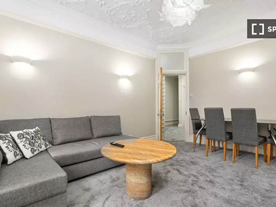 Immagine 11 di Appartamento in affitto  in Great Portland Street a Paddington