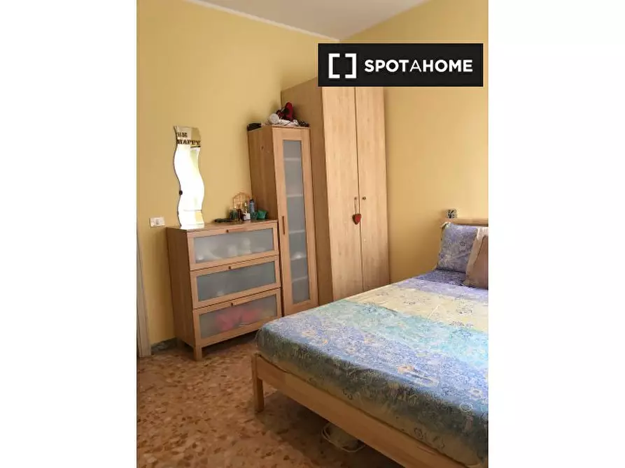 Immagine 2 di Camera condivisa in affitto  in Viale Leonardo da Vinci a Roma