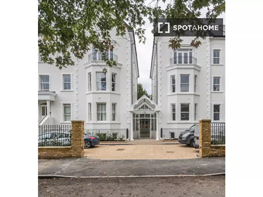 Immagine 2 di Appartamento in affitto  in B Oak Hill Rd a Kingston Upon Thames