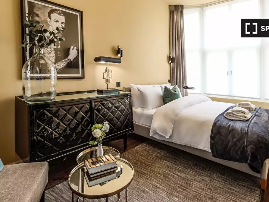 Immagine 1 di Ufficio in affitto  in Knaresborough Pl a Kensington