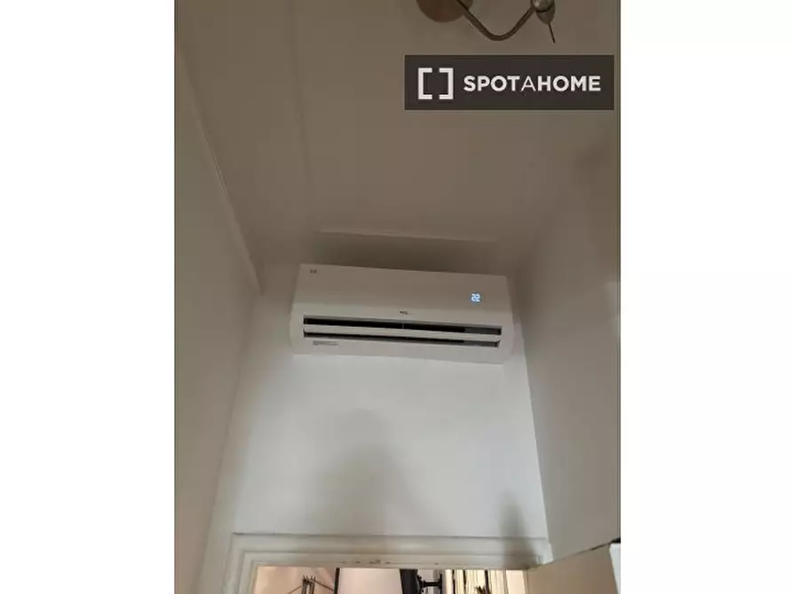 Immagine 9 di Camera condivisa in affitto  in Viale delle Provincie a Roma