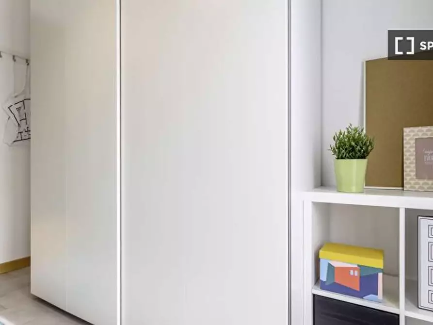 Immagine 17 di Camera condivisa in affitto  in Via Fiume delle Perle a Roma