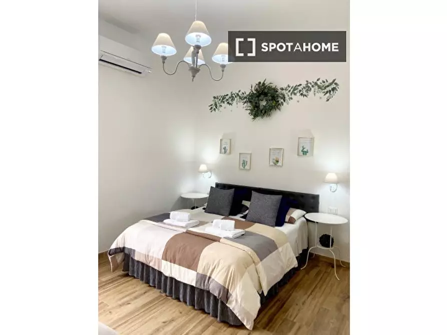 Immagine 4 di Camera condivisa in affitto  in Via Vincenzo Menasi a Roma