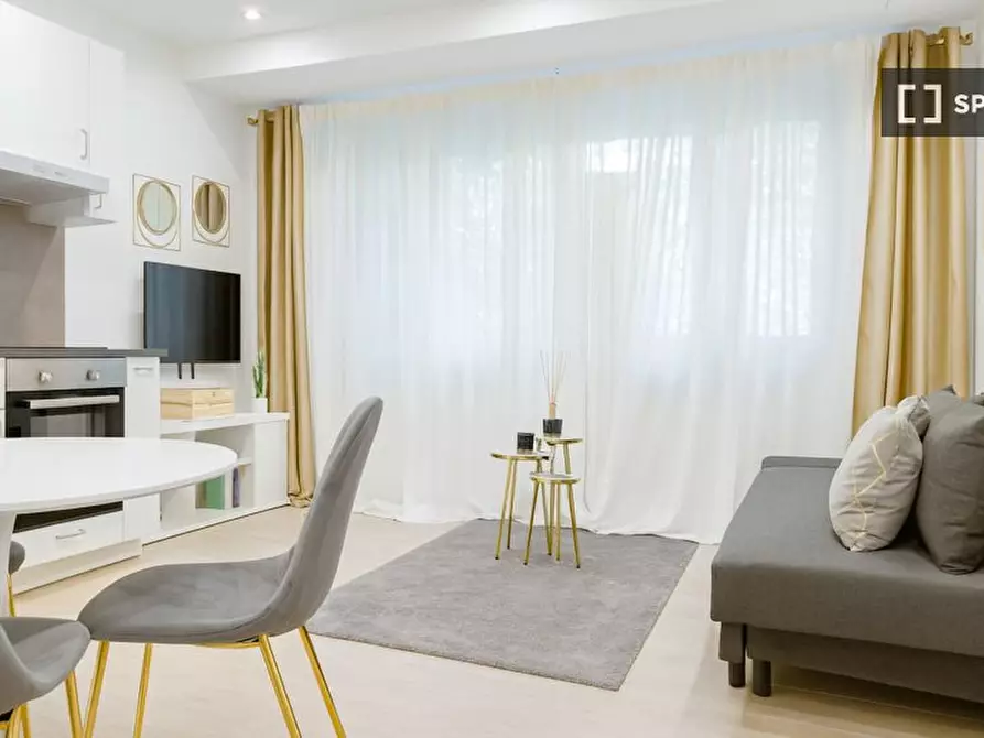 Immagine 2 di Appartamento in affitto  in Viale Legioni Romane a Milano