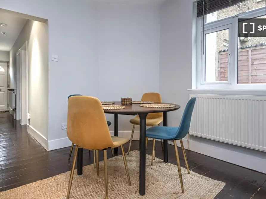 Immagine 10 di Appartamento in affitto  in Kimble Rd a Merton