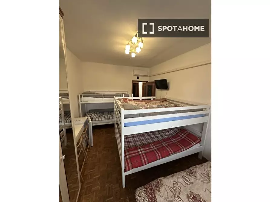 Immagine 2 di Camera condivisa in affitto  in Piazza Angilberto II a Milano